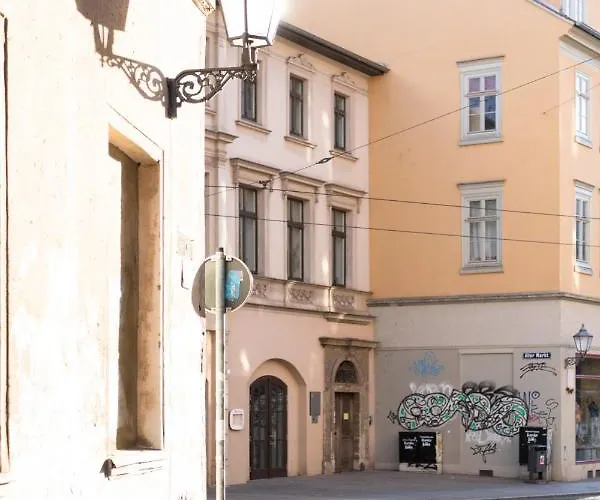 In Der Kutschgasse - Altstadt - Parkplatz Nach Verfuegbarkeit - Kueche - Wifi - Powered By Ko-living Lägenhet *