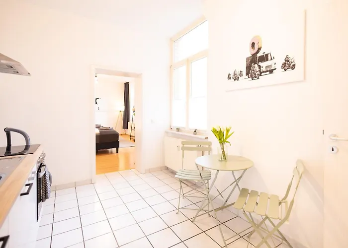 In Der Kutschgasse - Altstadt - Parkplatz Nach Verfuegbarkeit - Kueche - Wifi - Powered By Ko-living Lägenhet